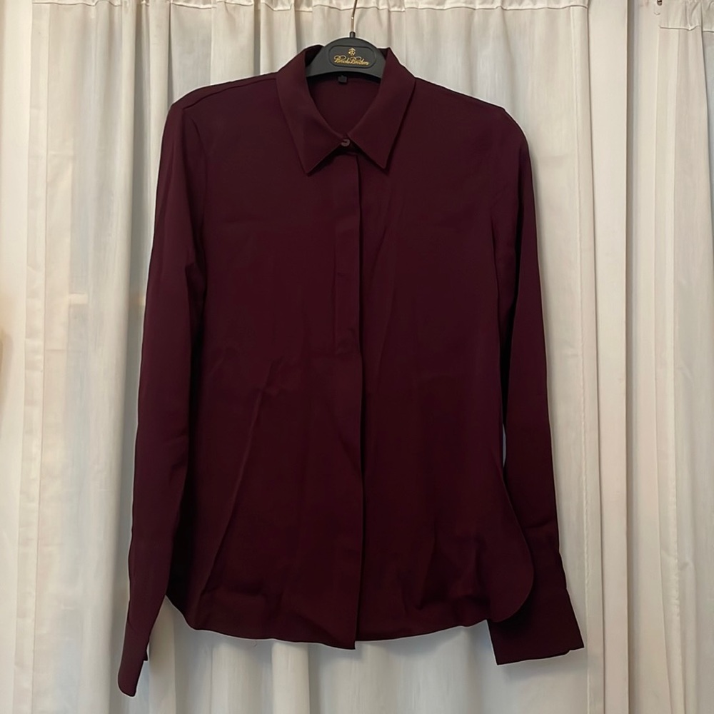Theory burgundy silk blouse (95% silk, 5% elastane)